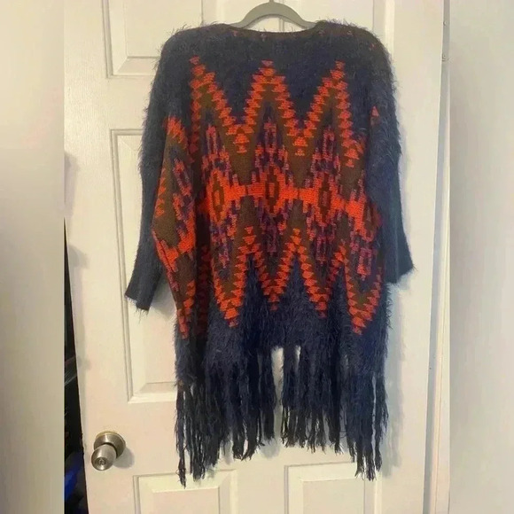 Powder River Outfitters Soft Fuzzy Southwestern Aztec Fringe‎ Longline Sweater - Picture 2 of 13
